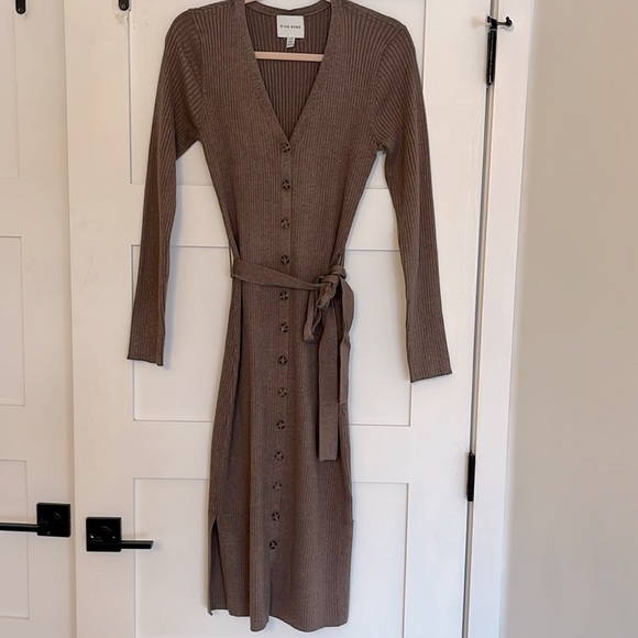 Pink Rose dress - Picture 1 of 7